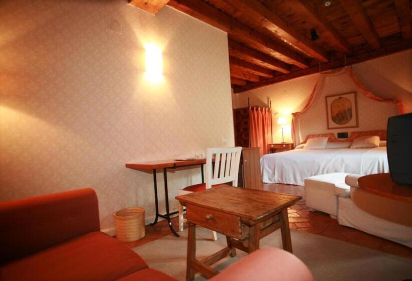 اتاق لوکس با تخت بزرگ, El Hotel De La Villa