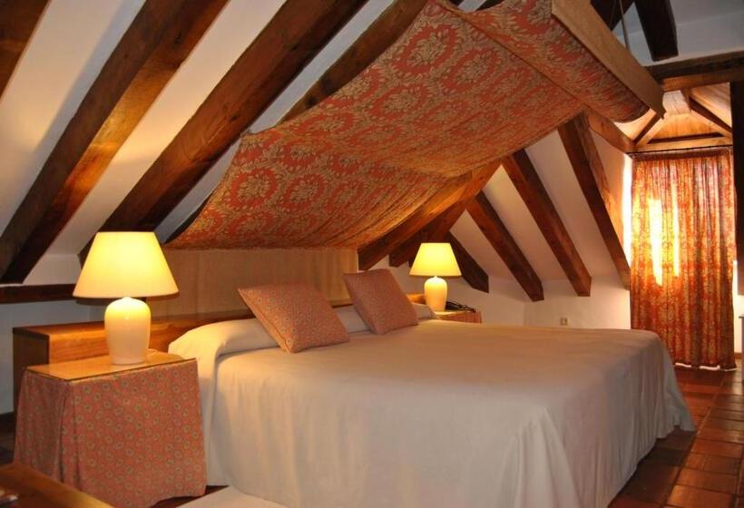 سوئیت جونیور با چشم‌انداز کوهستان, El Hotel De La Villa