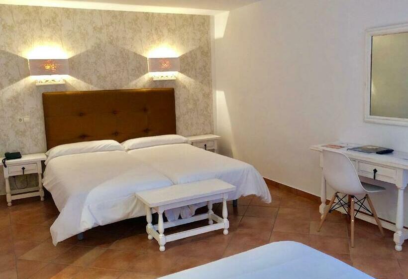 Habitación Triple Estándar, Hospedium Hotel Juan Ii