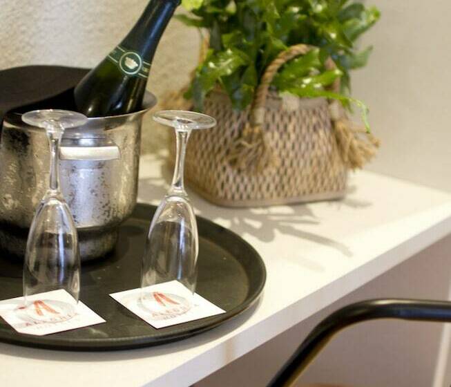 ジュニアスイート, ALEGRIA Plaza Paris SUP