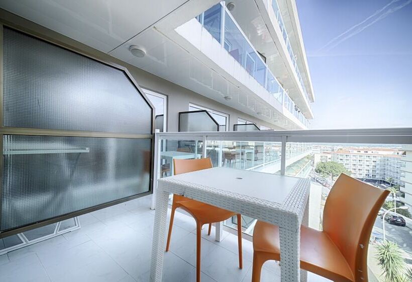 Habitació Triple Estàndard, Ohtels Villa Dorada