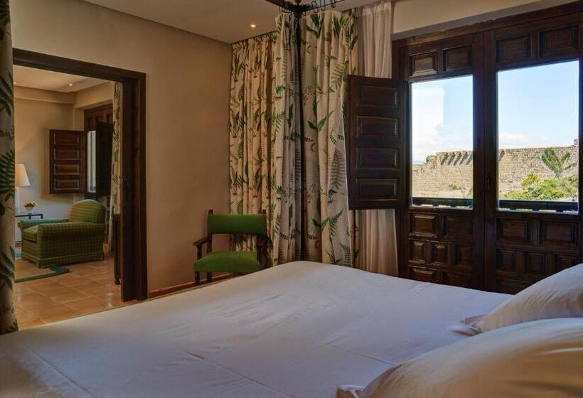 Полулюкс, Parador De Sos Del Rey Catolico