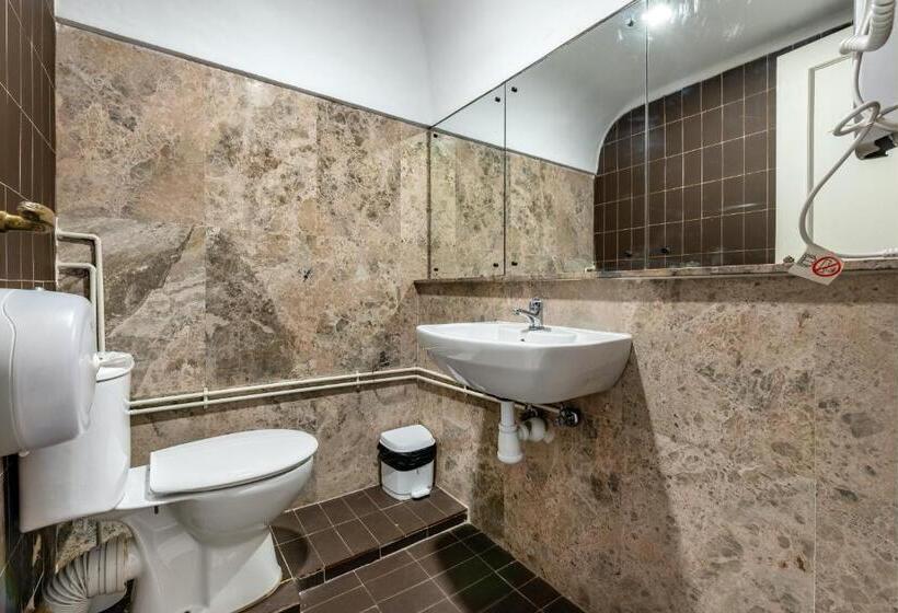 Cama em Quarto Compartilhado, Forum Tarragona