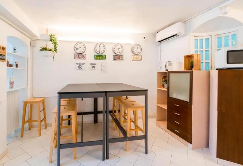 Cama em Quarto Compartilhado, Forum Tarragona