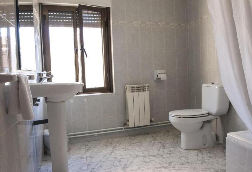 Quarto Triplo Estandar, Hostal Nicolás