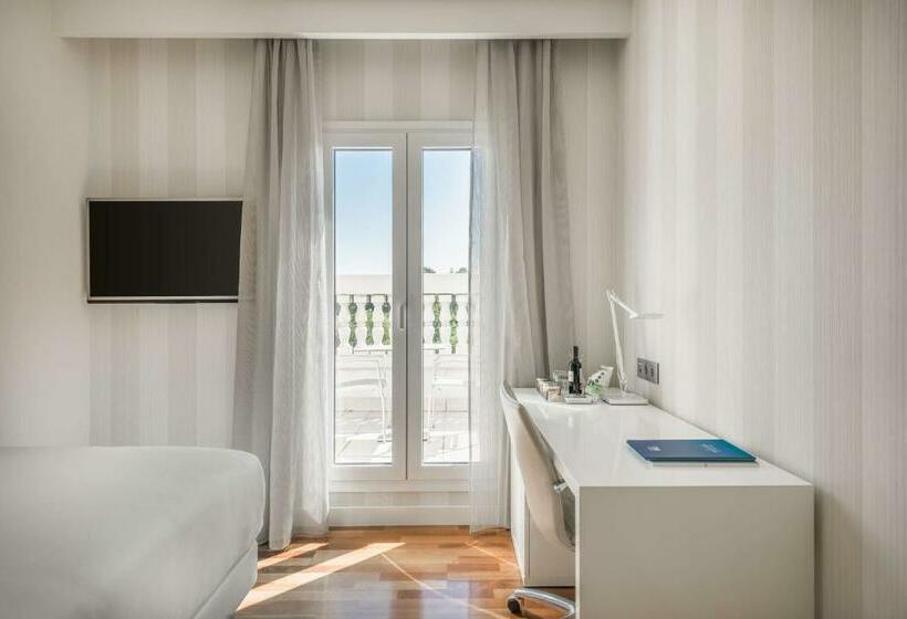 Habitación Estándar con Vistas, NH Madrid Nacional