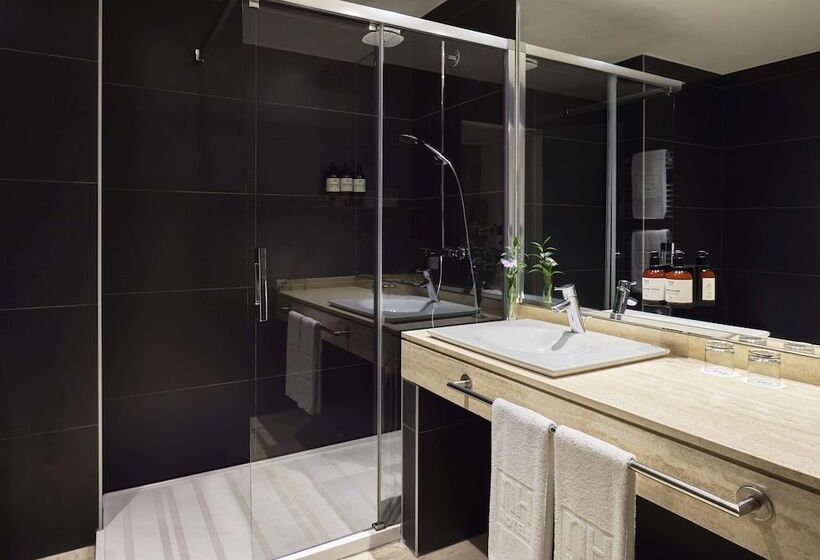Habitación Estándar con Vistas, NH Madrid Nacional