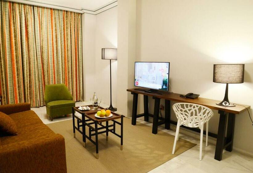 سوییت جونیور, San Pablo Sevilla