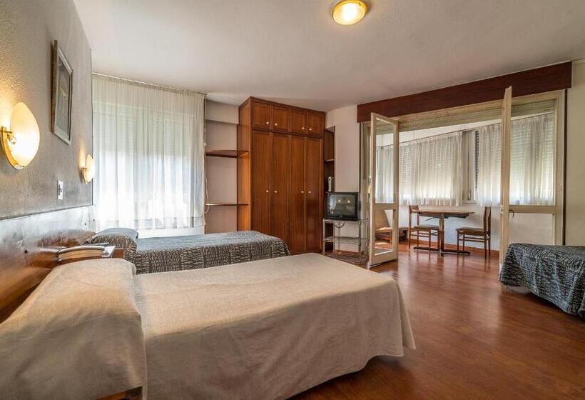 家庭间, Hostal Liebana