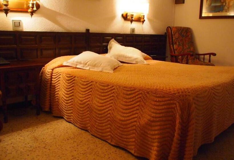 标准间带阳台, Hostal Miryam