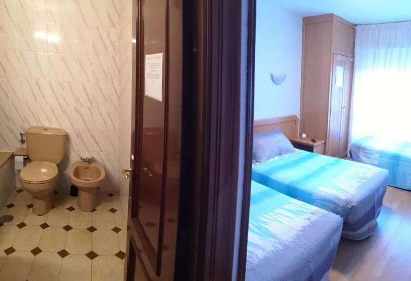 Номер Стандарт Трехместный, Hospedaje Covadonga