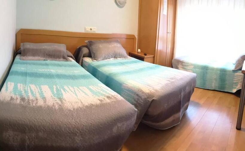 Habitació Triple Estàndard, Hospedaje Covadonga