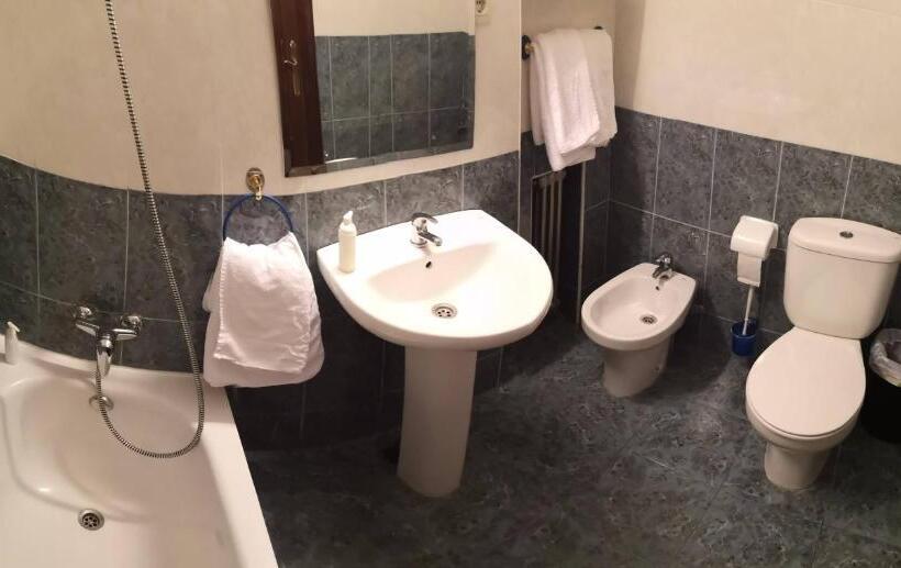Habitació Triple Estàndard, Hospedaje Covadonga