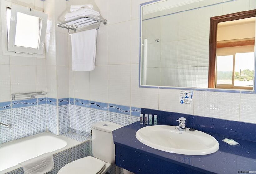 Четырехместный Номер Стандарт, Hostal Illes Pitiüses