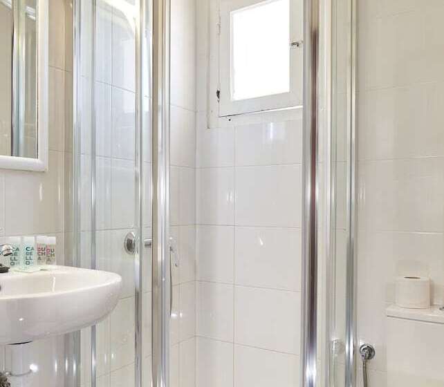 Номер Стандарт, Hostal Illes Pitiüses