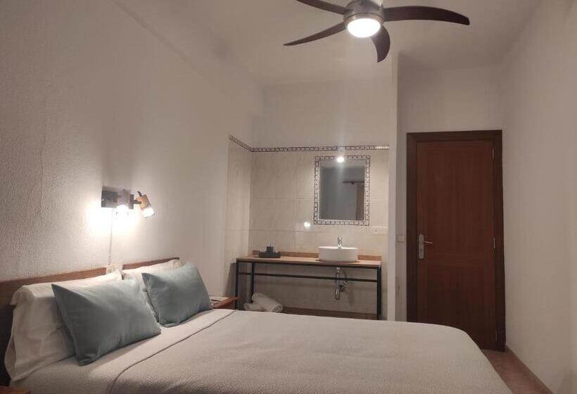 带共用浴室的标准房间, Hostal Nadal