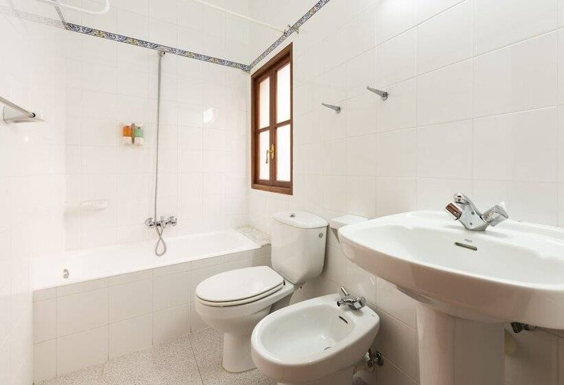 Номер Стандарт Вид на Море с Балконом, Hostal Sa Baronia