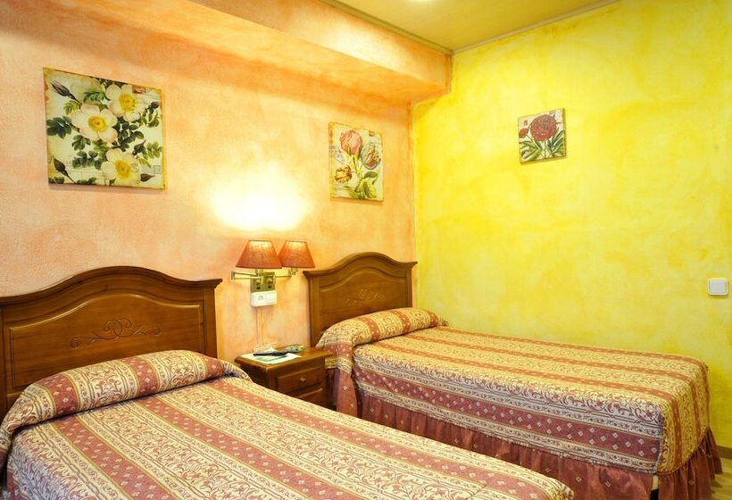Четырехместный Номер Стандарт, Hostal Vall D Aneu By Arcas & Sambola