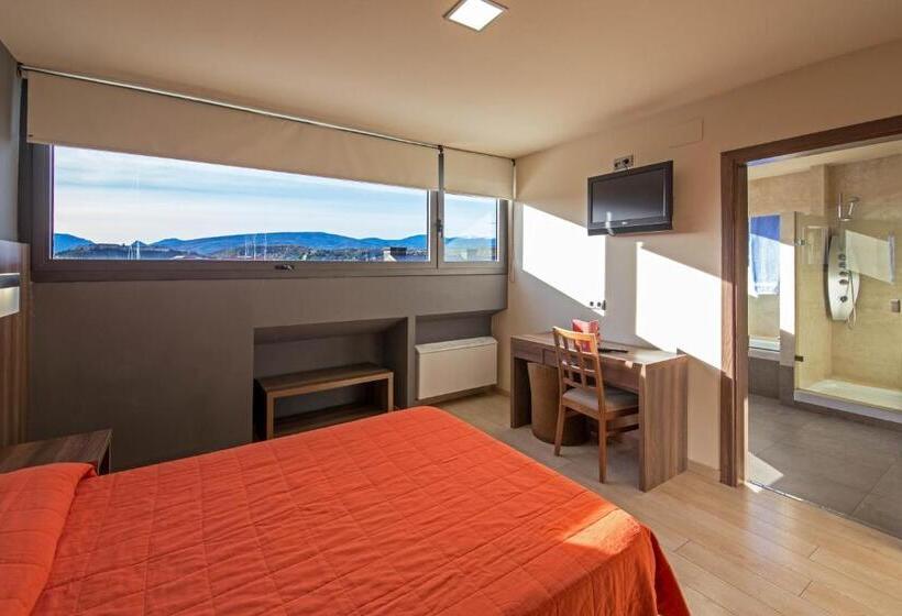 Quarto Familiar Superior, Avenida