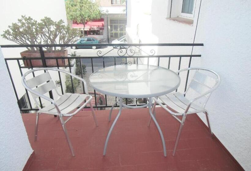 Estudio Estándar con Balcón, Hostal Nevada