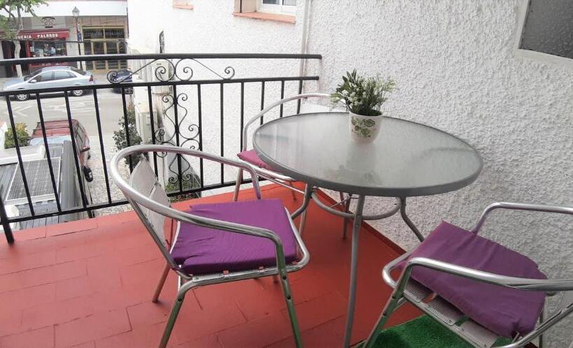Estudio Estándar con Balcón, Hostal Nevada