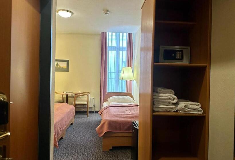 标准三人间, Very Central Apartments, 5 Min To City Center, No Reception