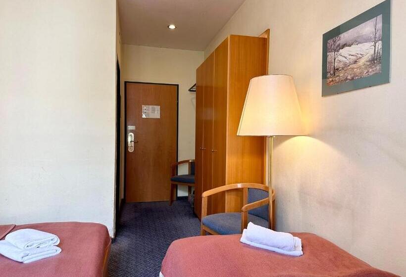 标准三人间, Very Central Apartments, 5 Min To City Center, No Reception