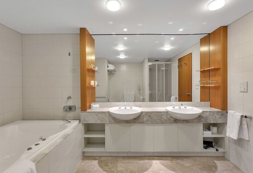 Полулюкс с Гидромассажем, Stamford Plaza Adelaide
