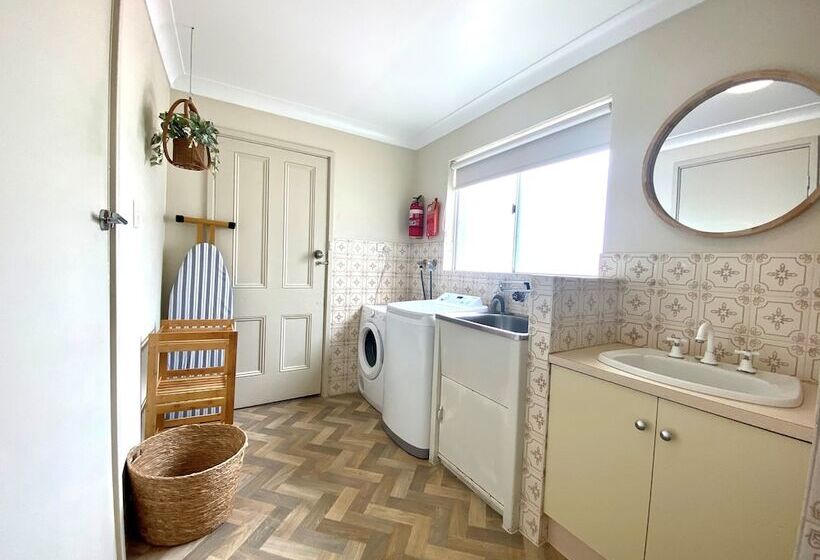 Семейный Номер, Clifton Motel & Grittleton Lodge