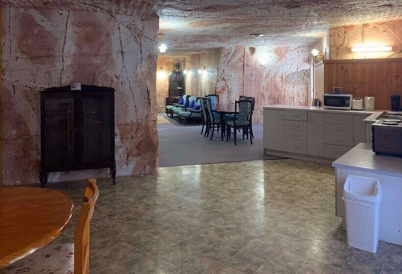 Апартаменты 2 Спальни, Comfort Inn Coober Pedy Experience
