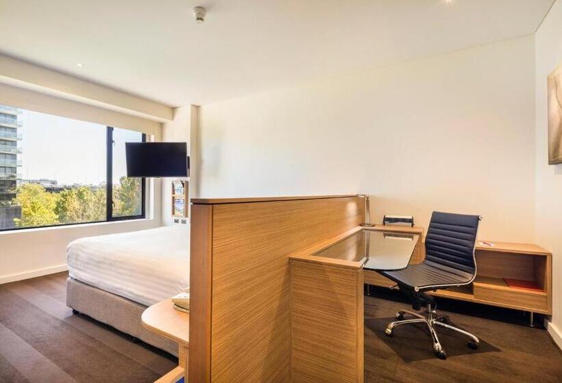 디럭스 룸 킹사이즈 침대, Crowne Plaza Canberra, An Ihg
