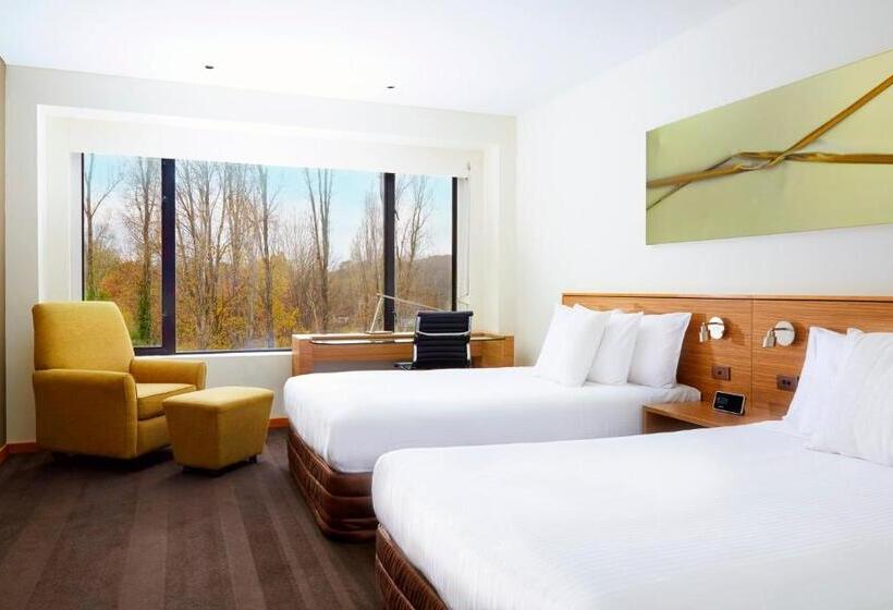 스탠다드 룸 공원 전망, Crowne Plaza Canberra, An Ihg