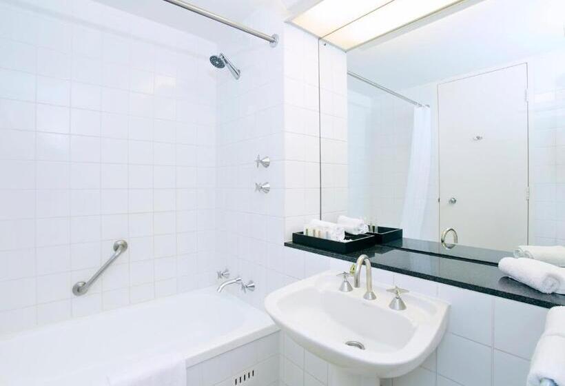 جناح إدارى, Crowne Plaza Canberra, An Ihg