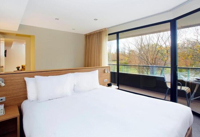 이그제큐티브 스위트, Crowne Plaza Canberra, An Ihg