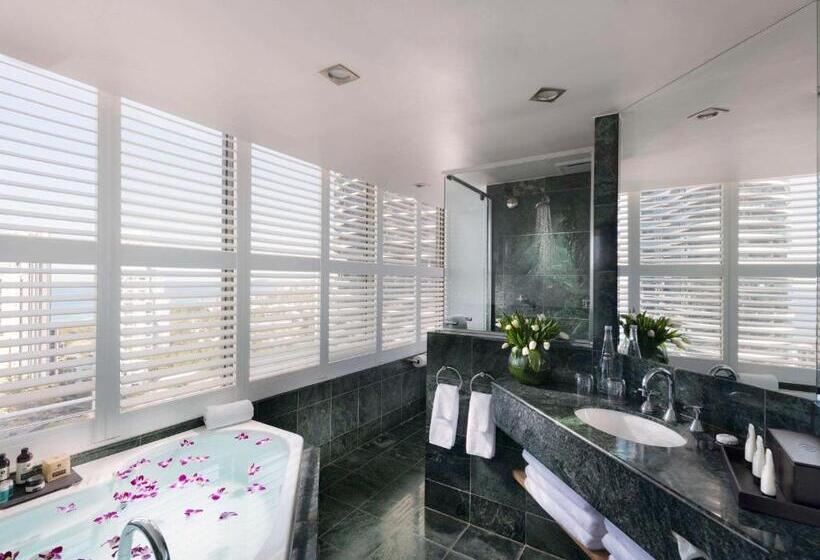 Номер Deluxe Кровать Кинг с Видом, Sofitel Gold Coast Broadbeach