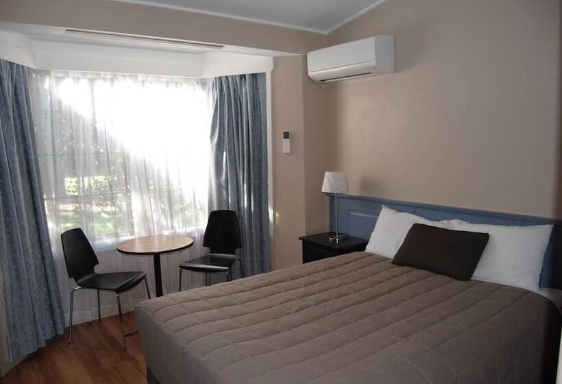 Номер Стандарт, Airlie House Motor Inn