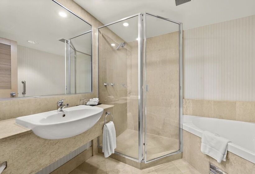스탠다드 룸 더블 침대 2개, Crowne Plaza Surfers Paradise, An Ihg