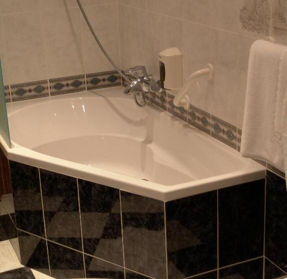 Четырехместный Номер Стандарт, Hôtel Le Relais Du Marquis