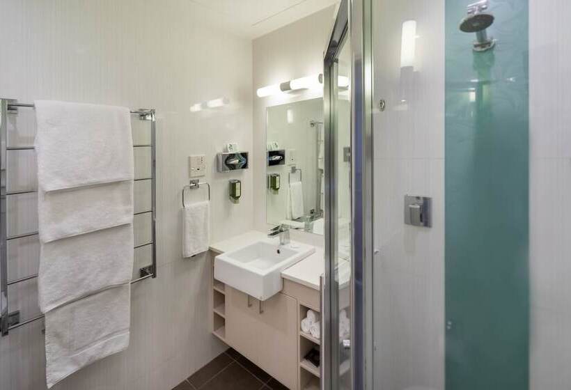 스탠다드 스튜디오, Hyde Park Inn