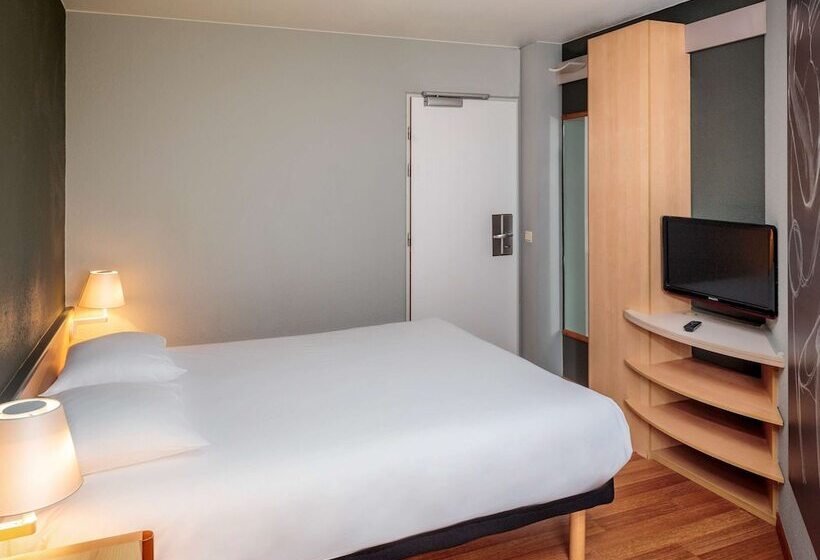 Standard Room, Ibis Brussels City Centre