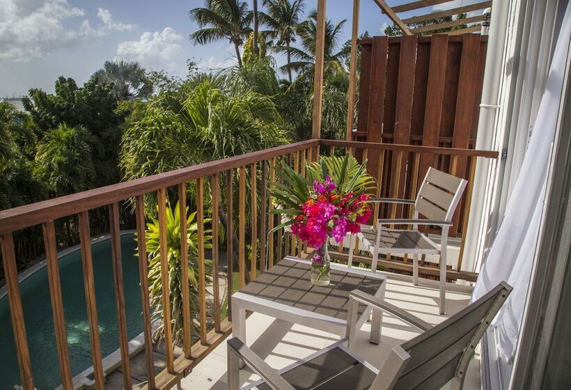 سوئیت جونیور با چشم‌انداز باغ, Siboney Beach Club