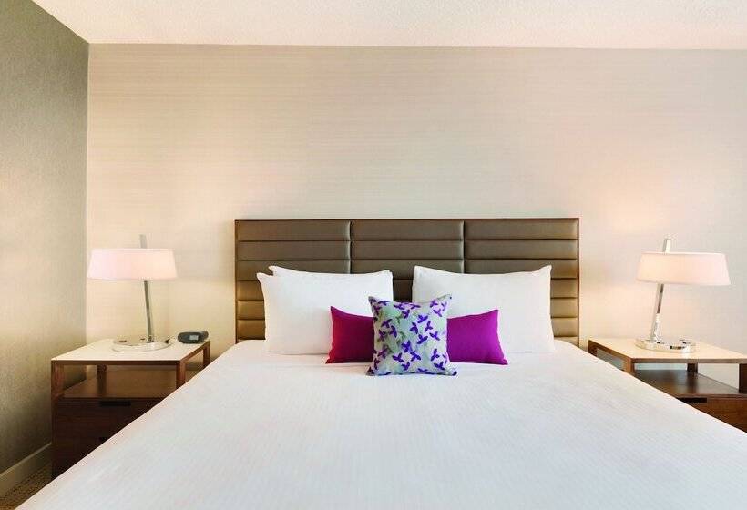 プレミアムルーム, Coast Edmonton Plaza Hotel By Apa