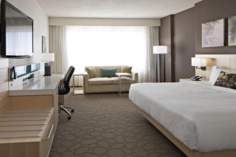 キングサイズベッドのスタンダードルーム, Delta Hotels By Marriott Edmonton South Conference Centre