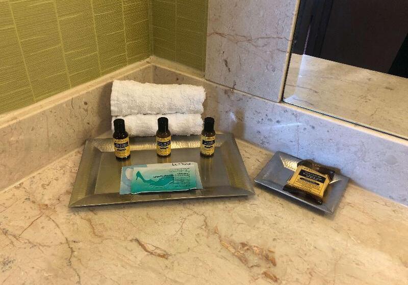 带大床的标准间, Best Western Plus Waterfront