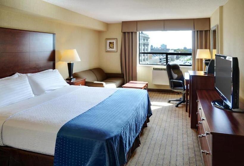 キングサイズベッドのスタンダードルーム, Holiday Inn & Suites Winnipeg Downtown, An Ihg