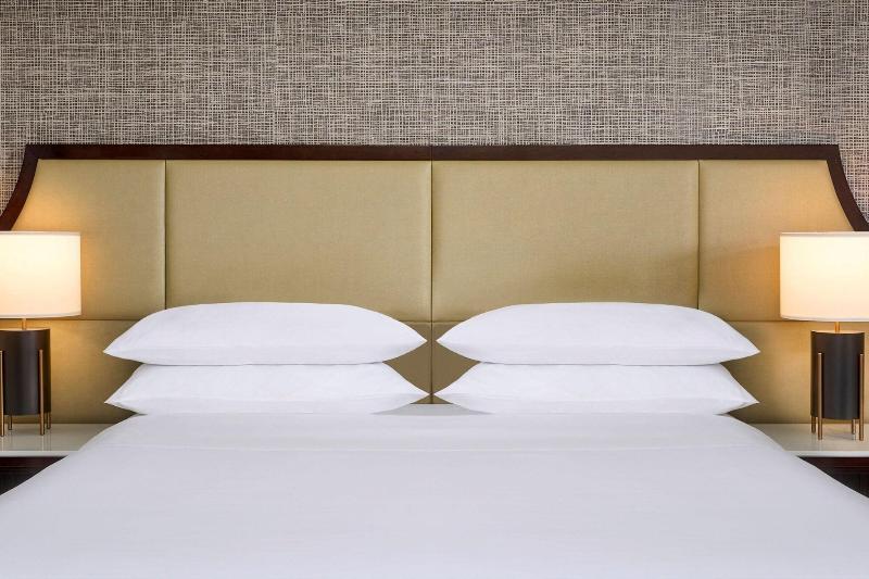 اتاق استاندارد با تخت بزرگ, Sheraton Hamilton