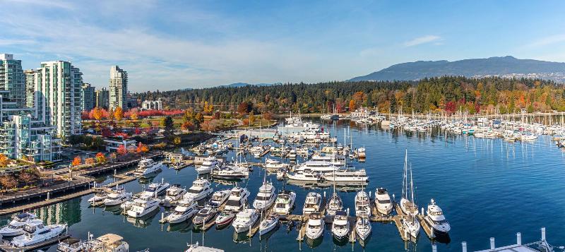 キングサイズベッドのスタンダードルーム, The Westin Bayshore, Vancouver