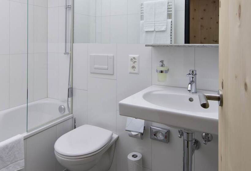 Номер Basic, Hauser Hotel St. Moritz