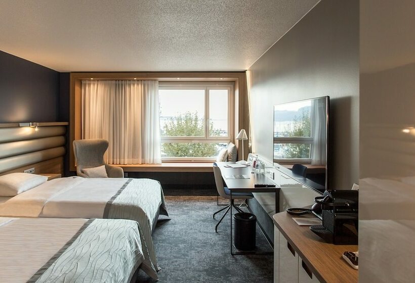 Номер Deluxe Вид на Озеро, Mövenpick Hotel Lausanne