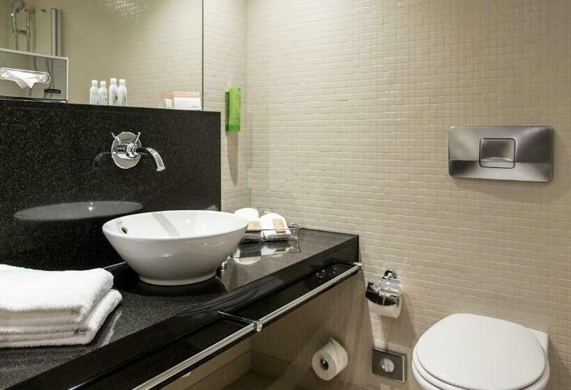 Номер Superior, Mövenpick Hotel Lausanne